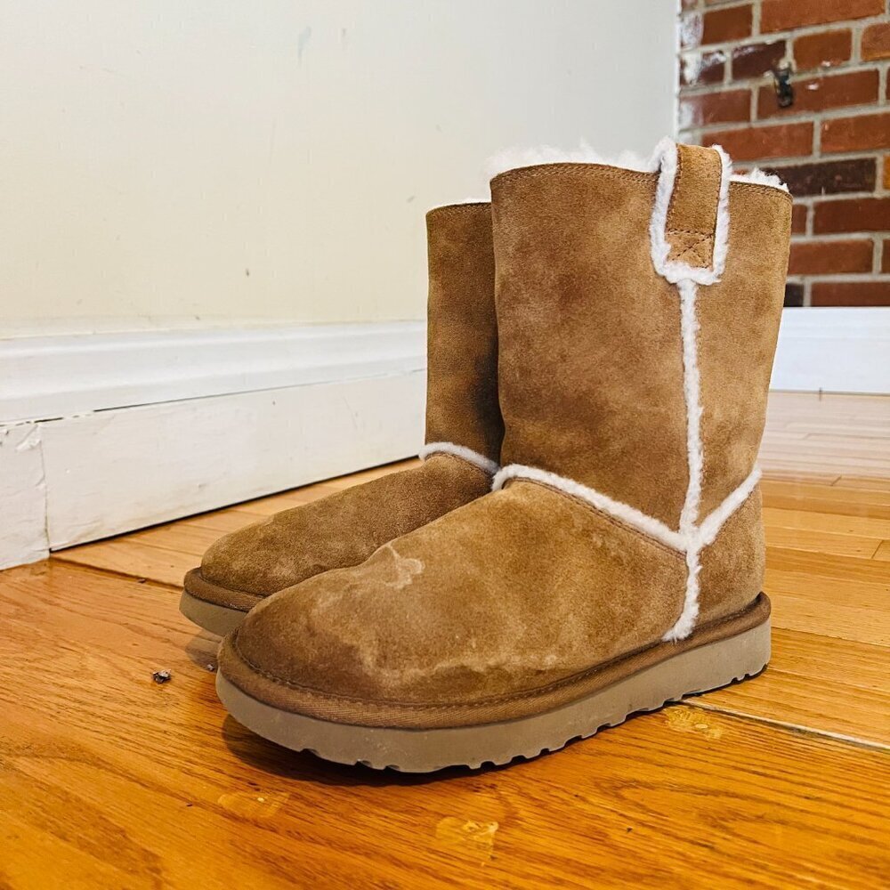 UGG Women's US 7 Classic Short Spill Seam Chestnut 1098078
